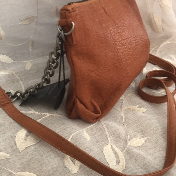 DAY & MOOD Karen Leather Crossbody Bag - Picture 5 of 8